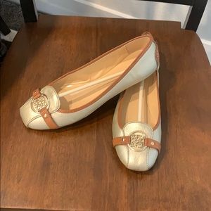 Liz Claiborne Gold & Tan flats, never worn